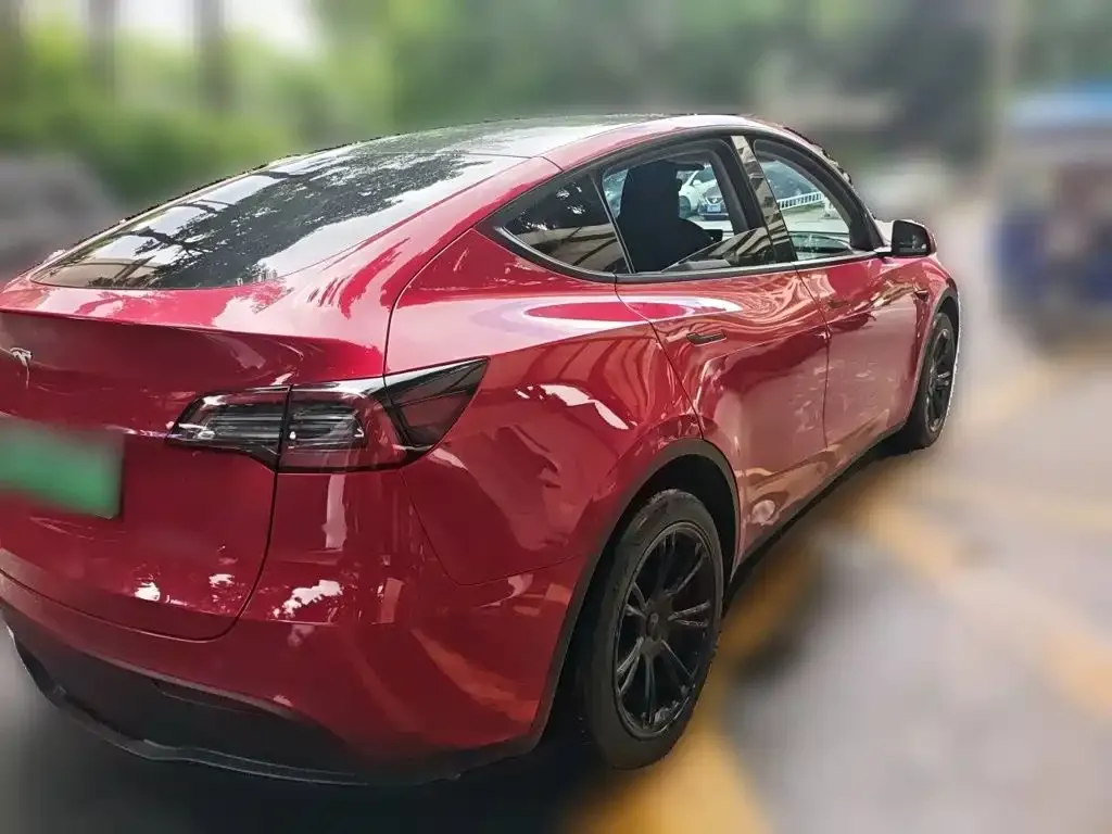 Tesla Model Y — фото 10