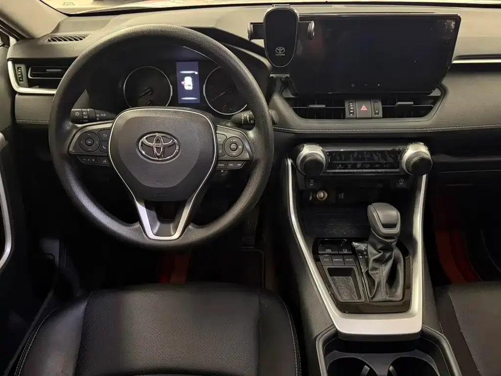 Toyota RAV4 — фото 10