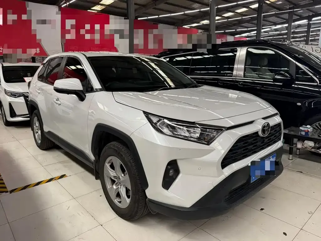 Toyota RAV4 — фото 4