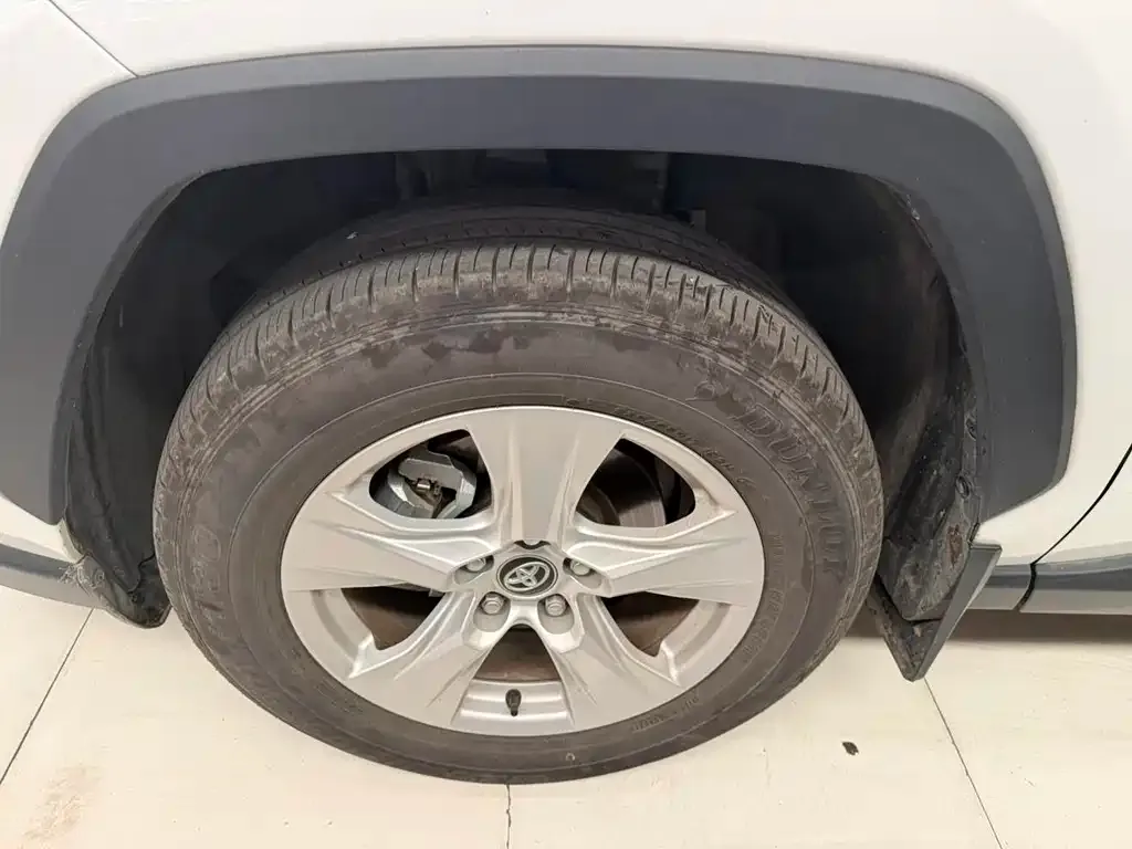 Toyota RAV4 — фото 6
