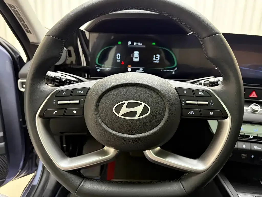 Hyundai Elantra — фото 6