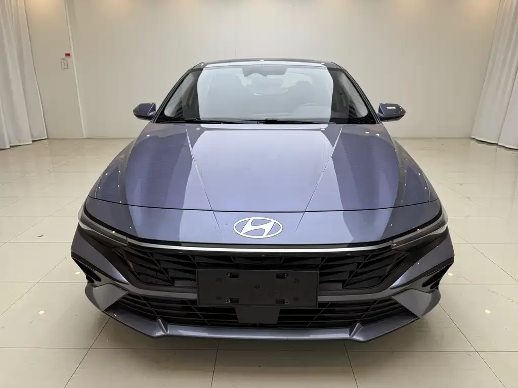 Hyundai Elantra — фото 2