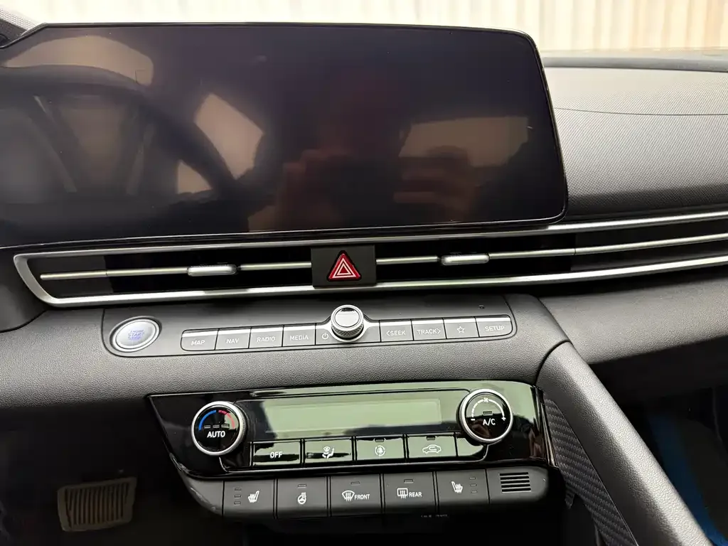 Hyundai Elantra — фото 10
