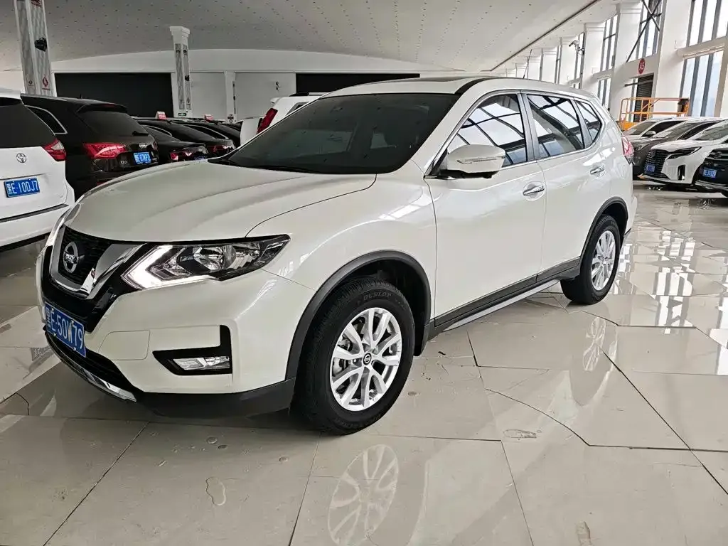Nissan X-Trail — фото 1