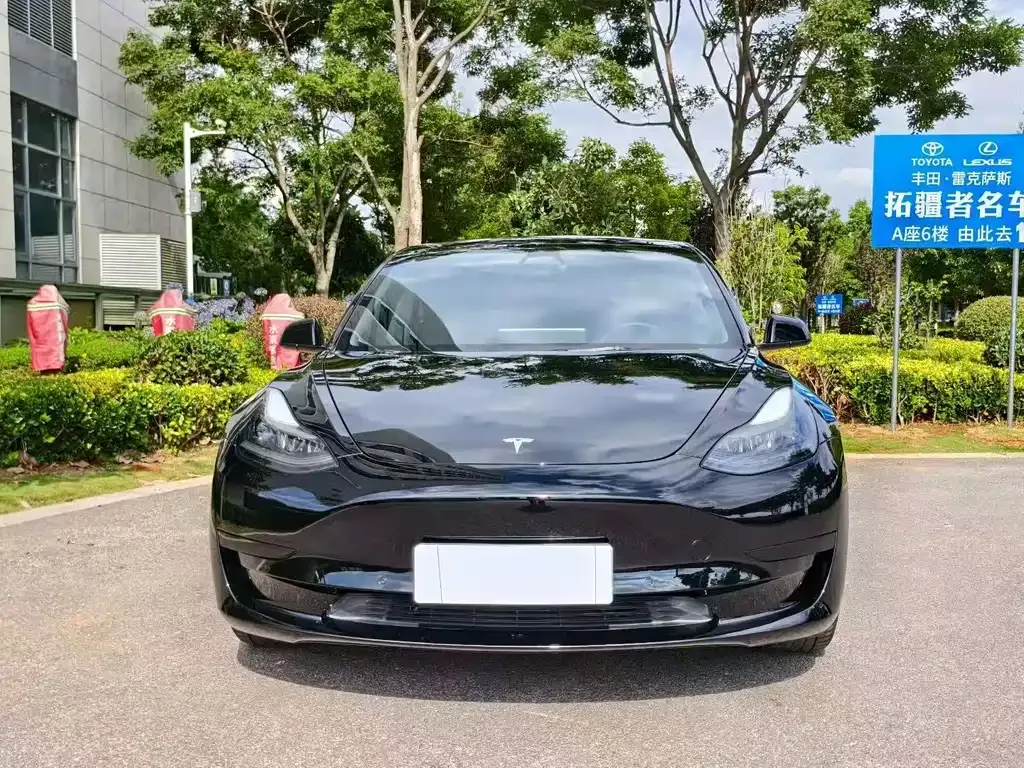 Tesla Model 3 — фото 10