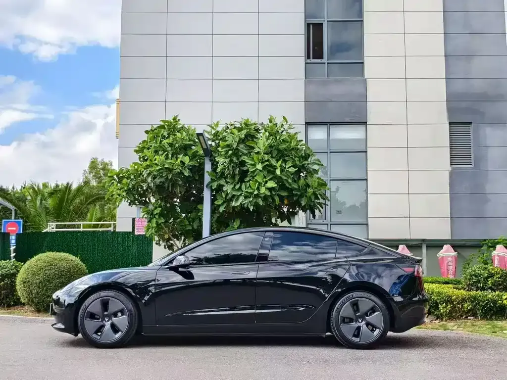 Tesla Model 3 — фото 7