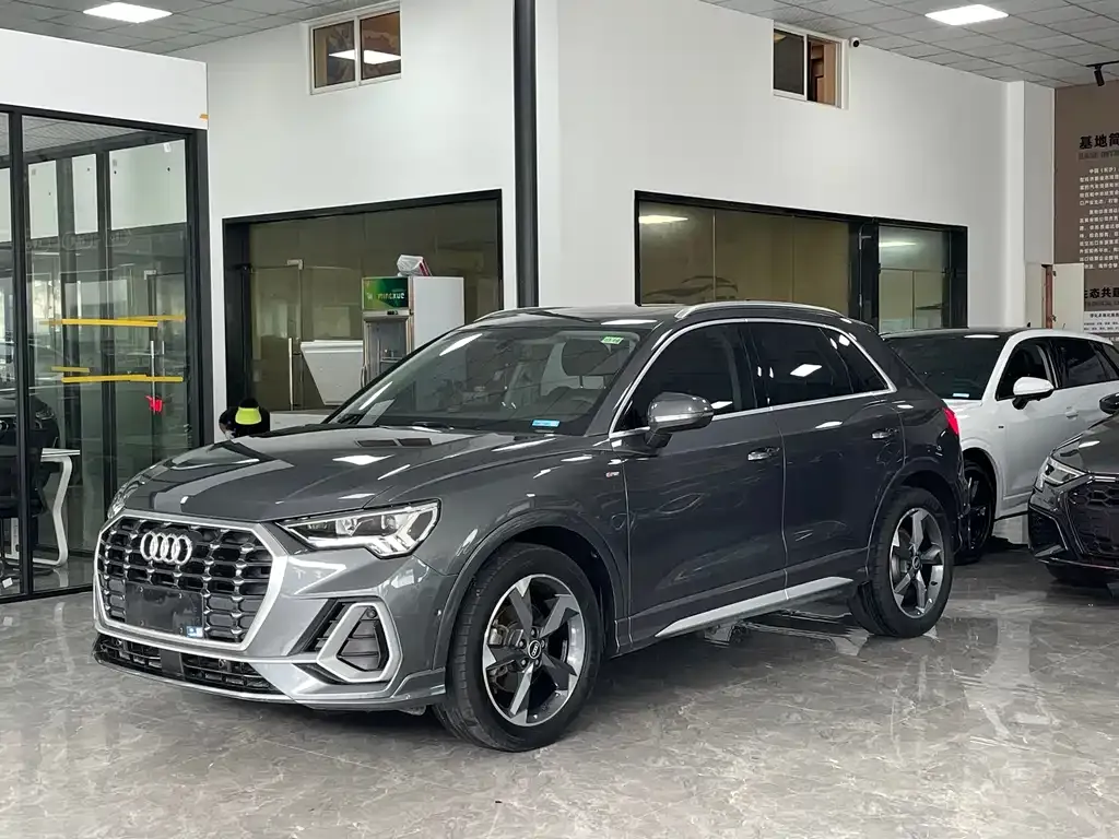 Audi Q3 — фото 1