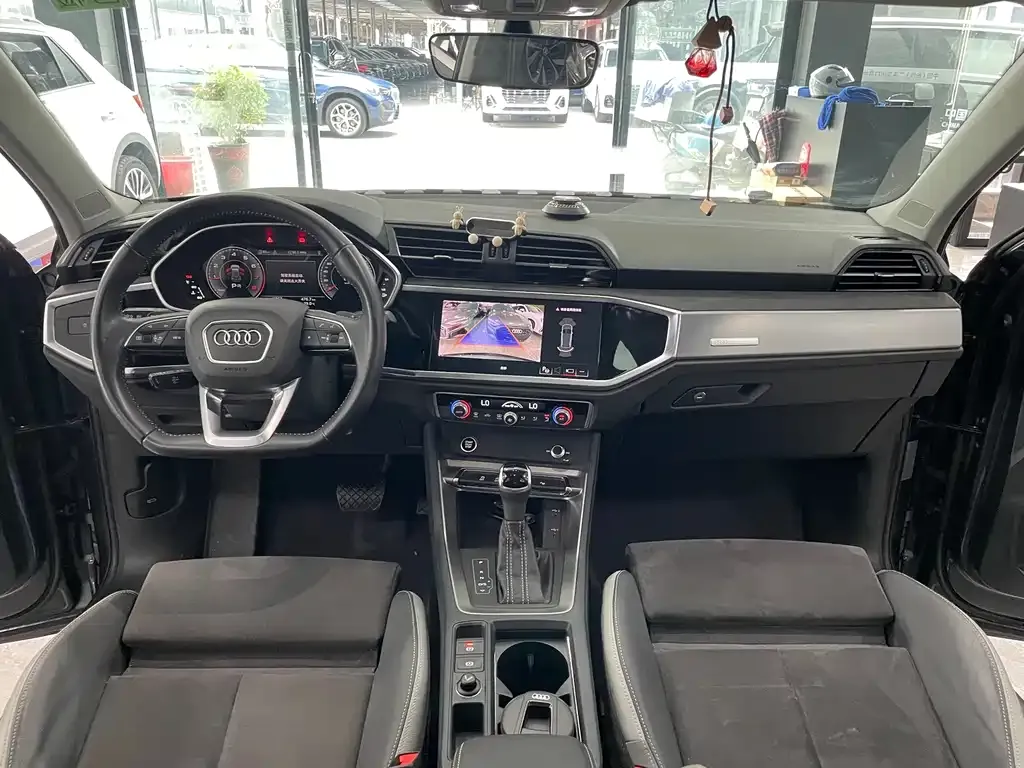Audi Q3 — фото 10