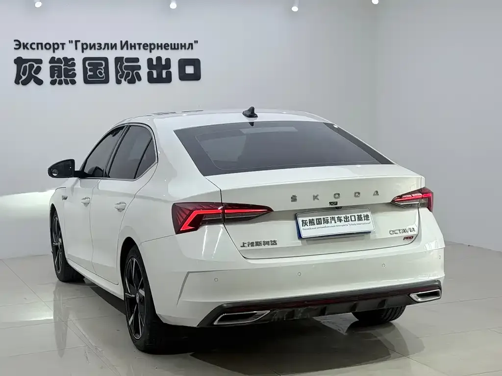 Skoda Octavia — фото 2