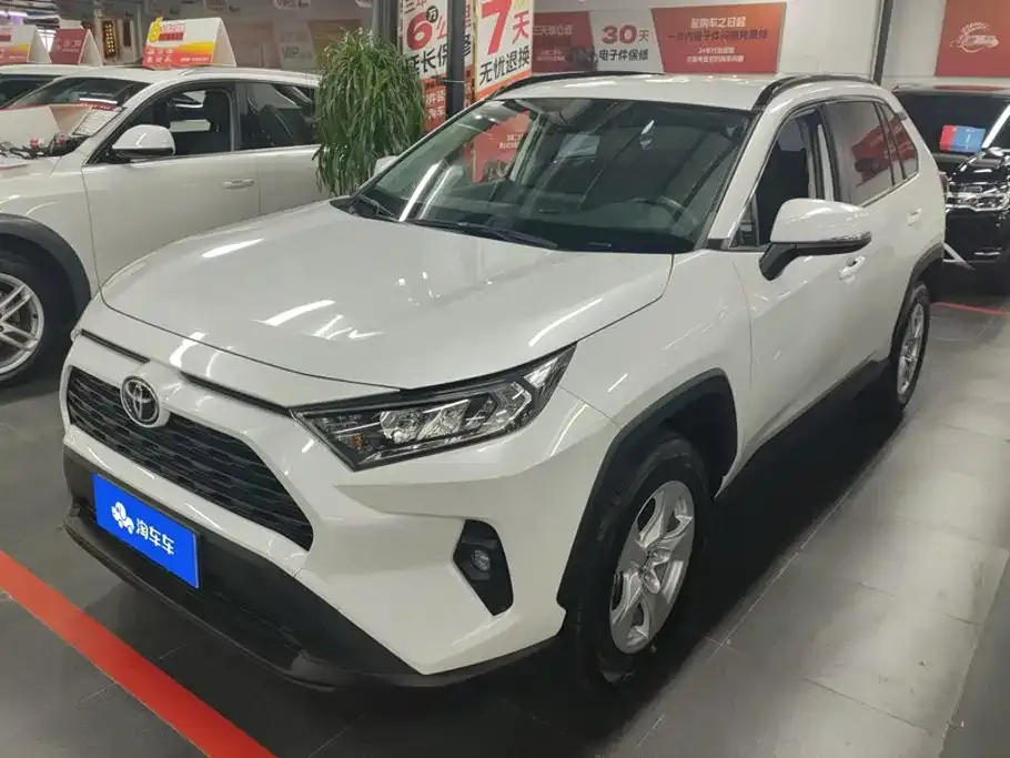 Toyota RAV4 — фото 1