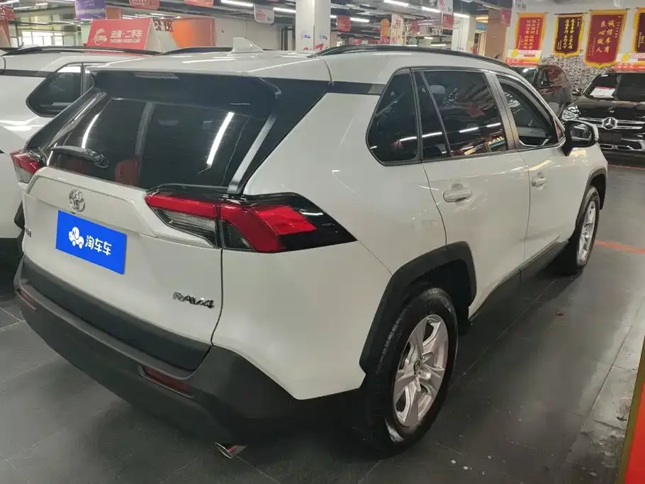 Toyota RAV4 — фото 8