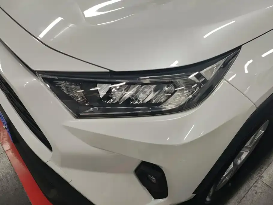 Toyota RAV4 — фото 2