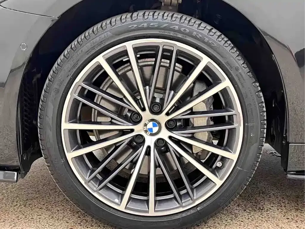 BMW 5 Series — фото 10