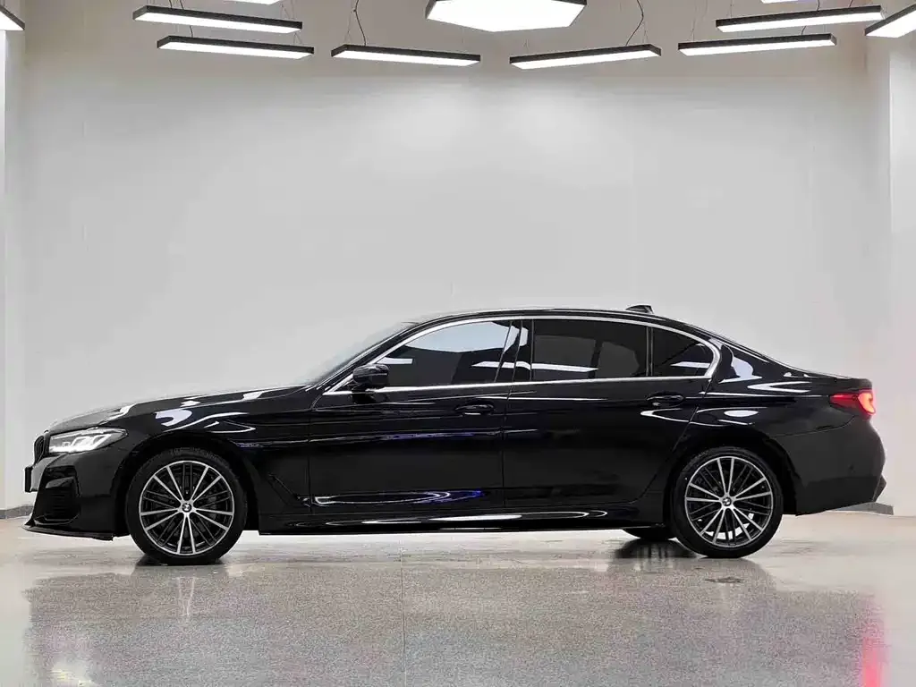 BMW 5 Series — фото 2