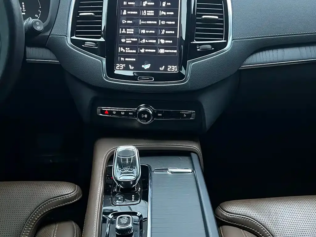 Volvo XC90 PHEV — фото 7