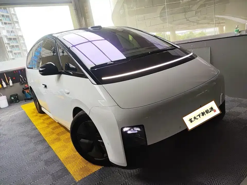 Li Auto MEGA — фото 3