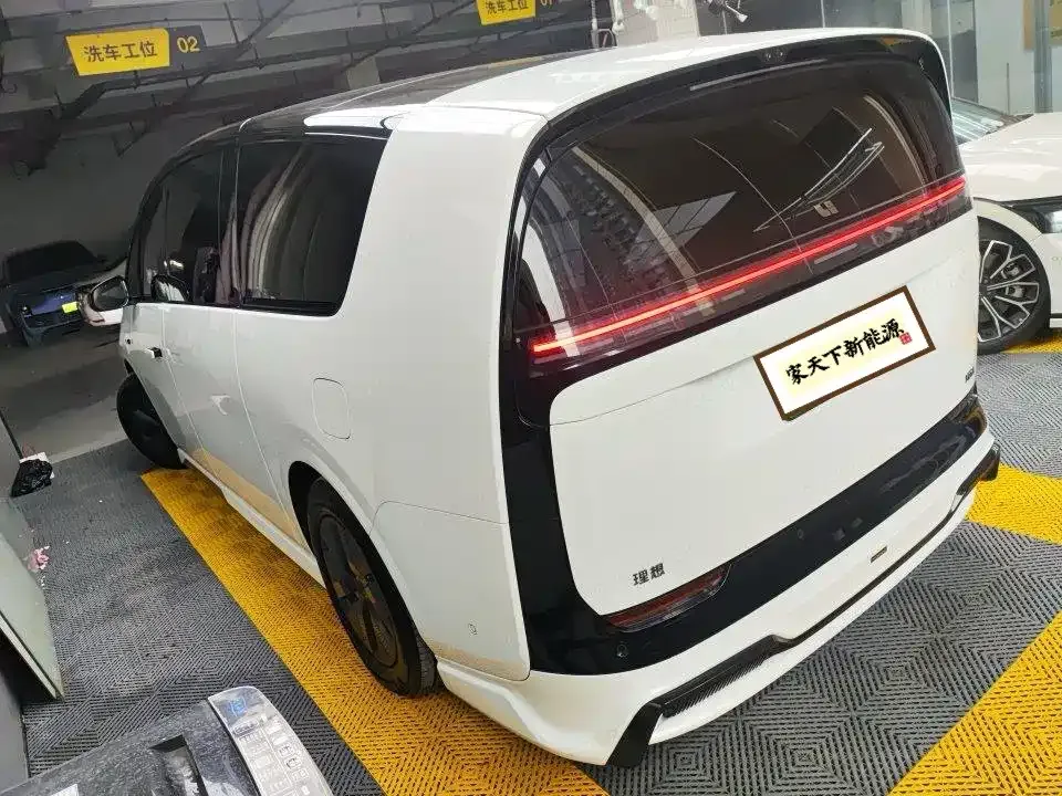 Li Auto MEGA — фото 7