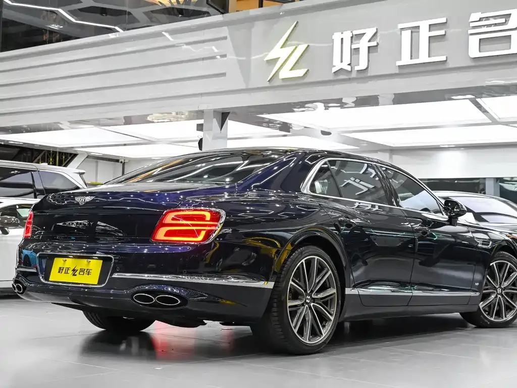 Bentley Flying Spur — фото 4