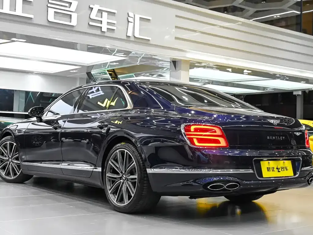 Bentley Flying Spur — фото 9