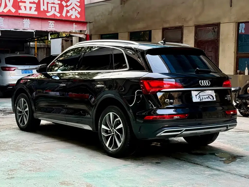 Audi Q5L — фото 9