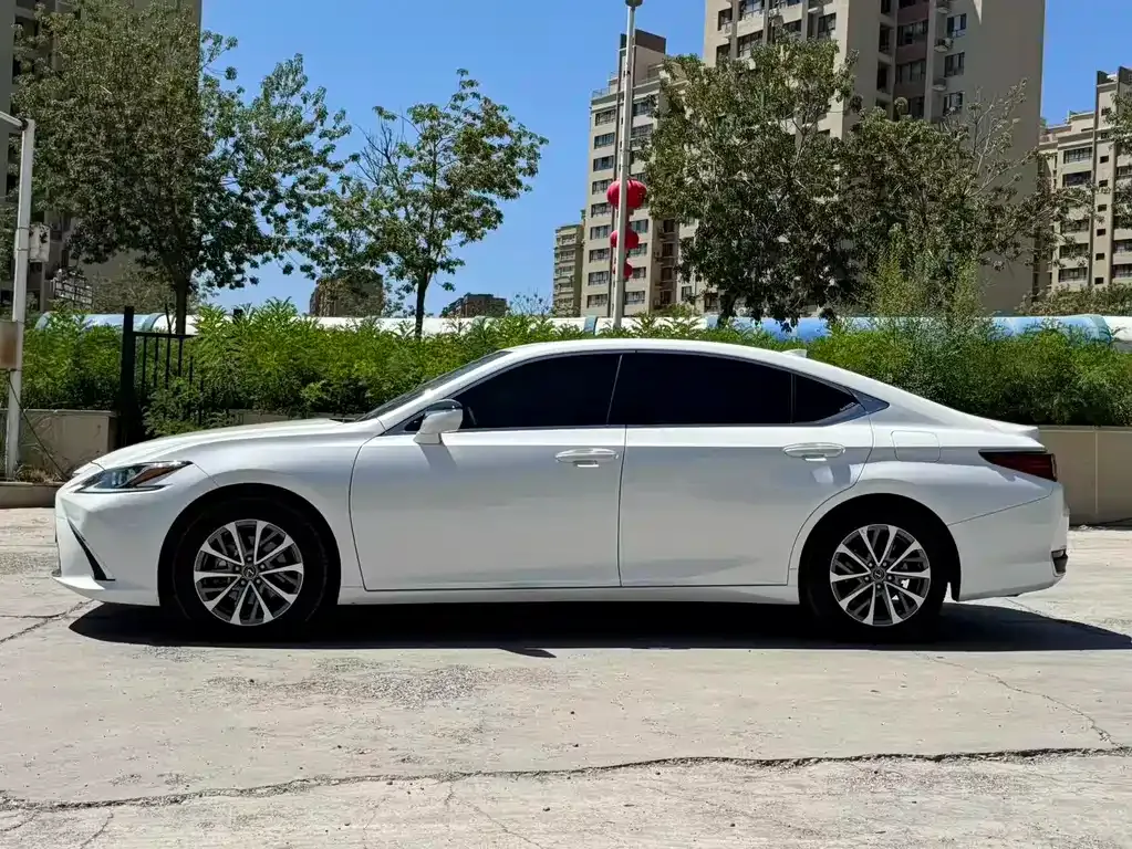 Lexus ES — фото 8