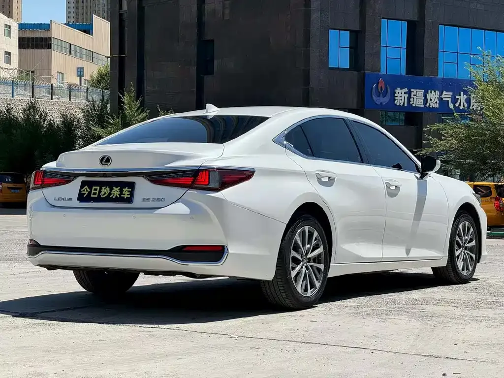 Lexus ES — фото 6