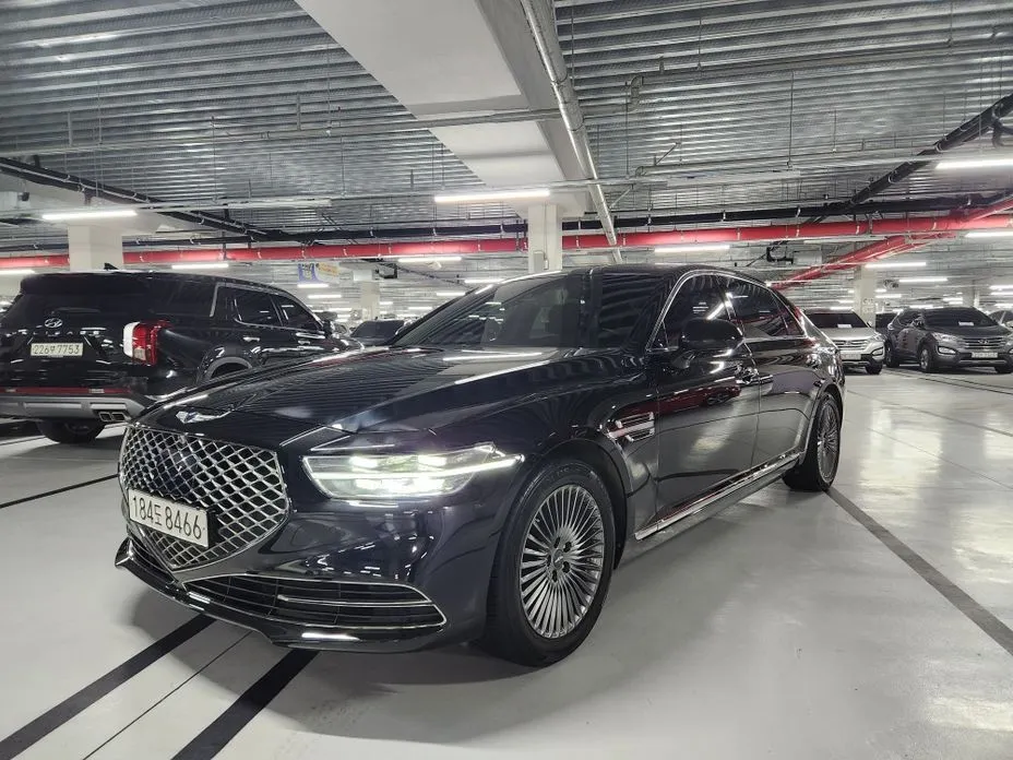 Genesis G90