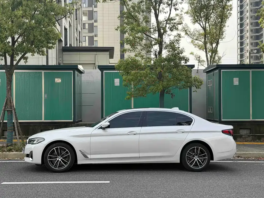 BMW 5 Series — фото 10