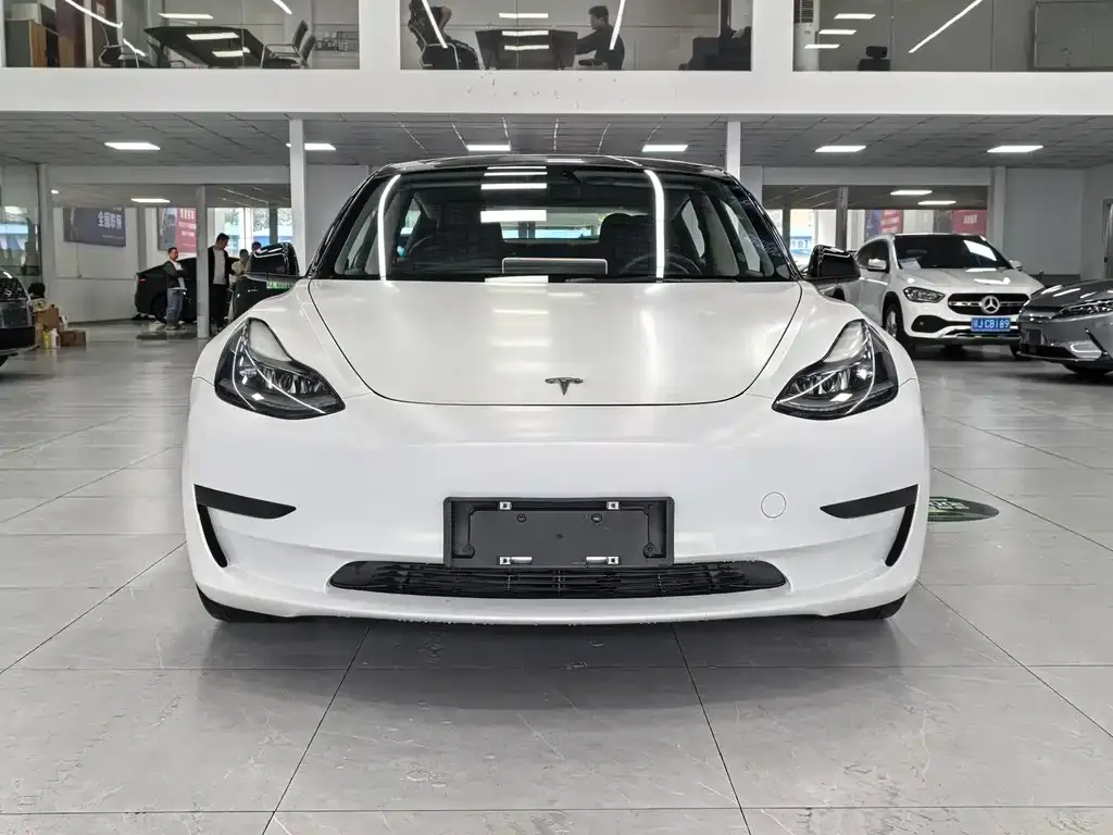 Tesla Model 3 — фото 4
