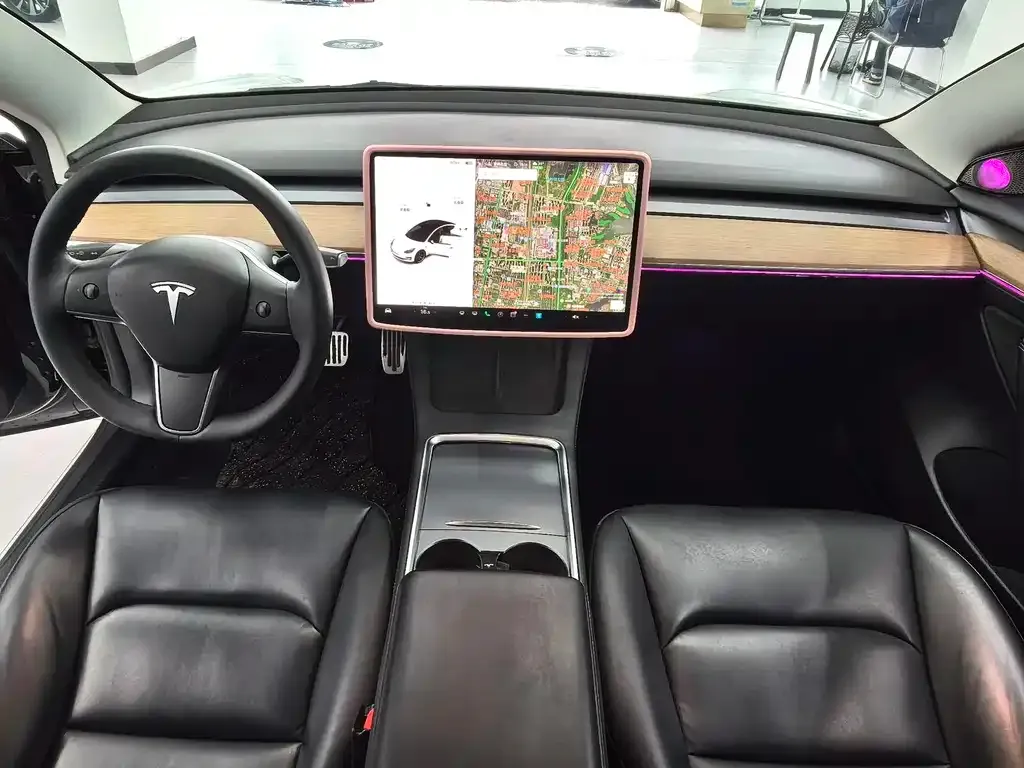 Tesla Model 3 — фото 2