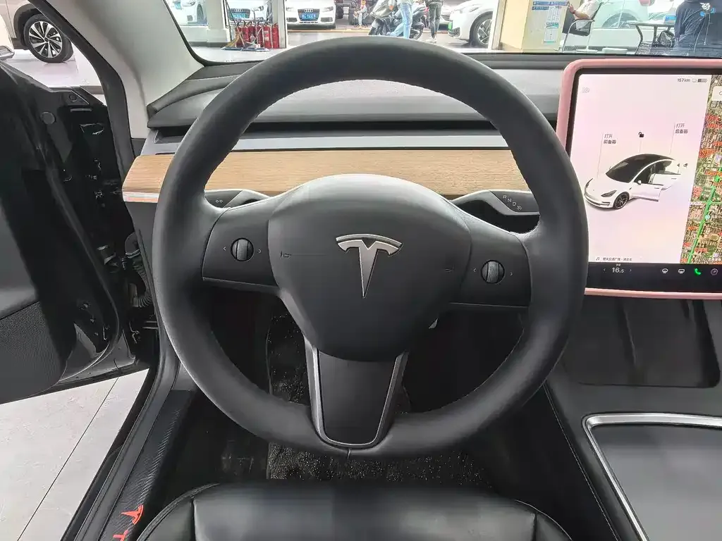 Tesla Model 3 — фото 7
