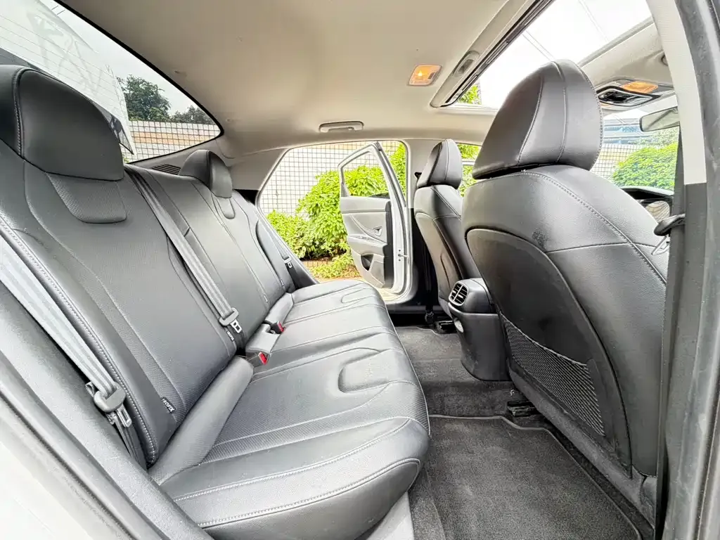 Hyundai Elantra — фото 3