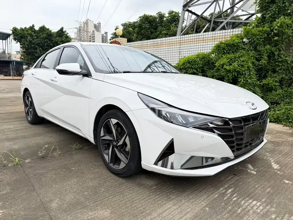 Hyundai Elantra — фото 6