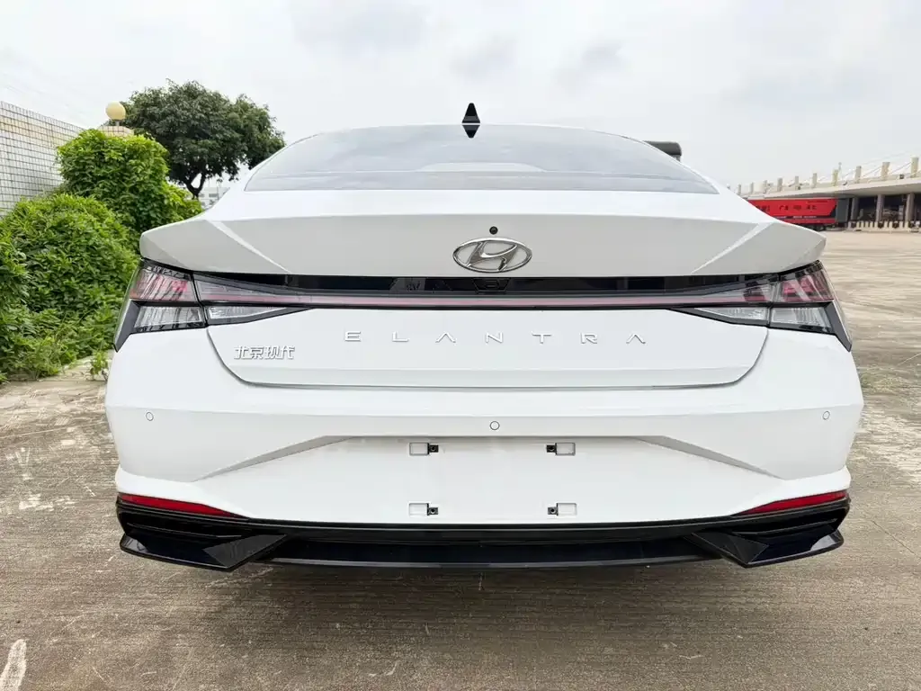 Hyundai Elantra — фото 10