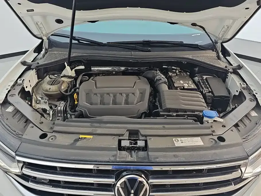 Volkswagen Tiguan L — фото 9
