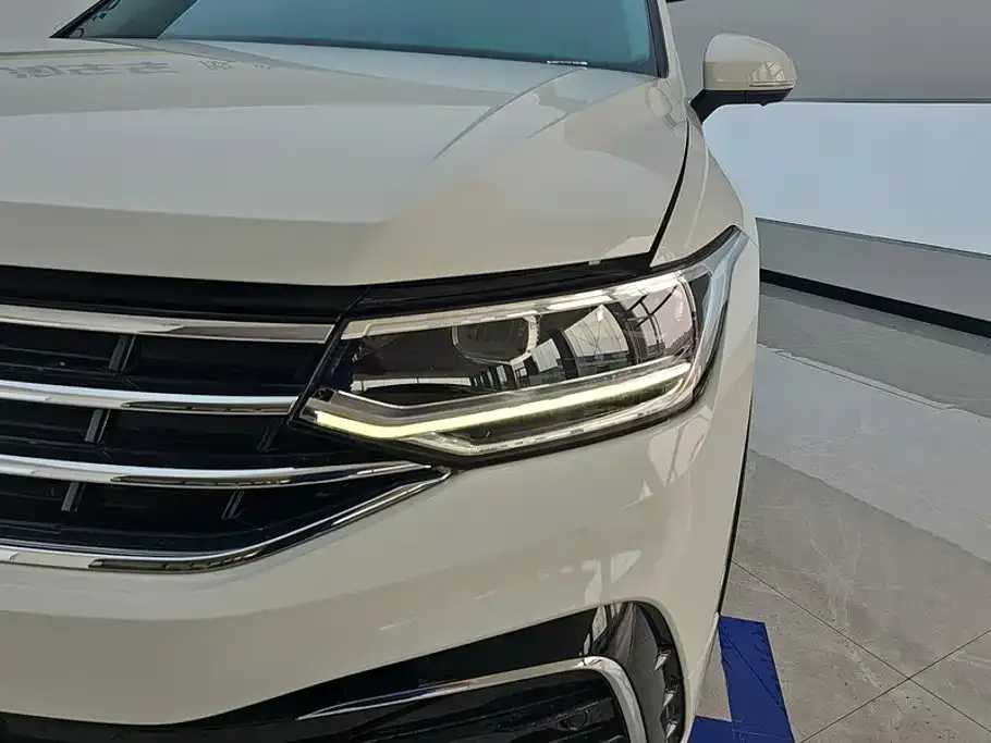 Volkswagen Tiguan L — фото 3