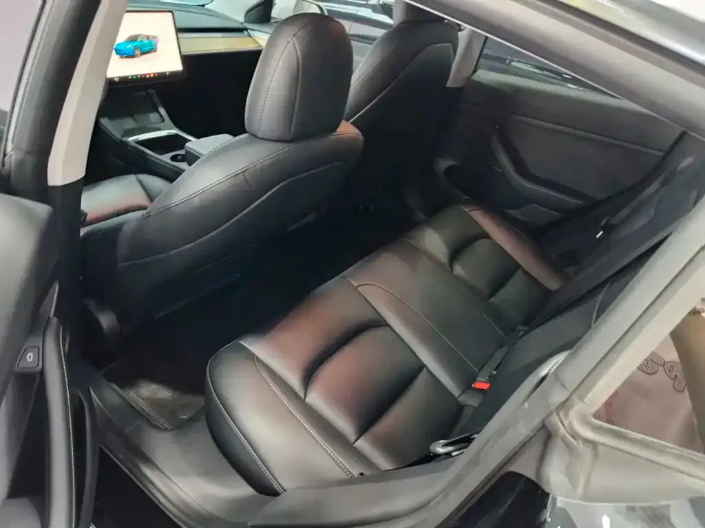Tesla Model 3 — фото 10