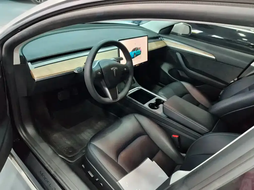 Tesla Model 3 — фото 4