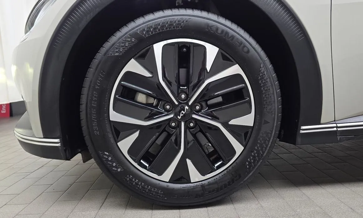 Kia EV6 — фото 10