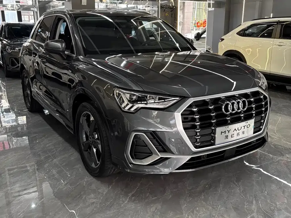 Audi Q3 — фото 1