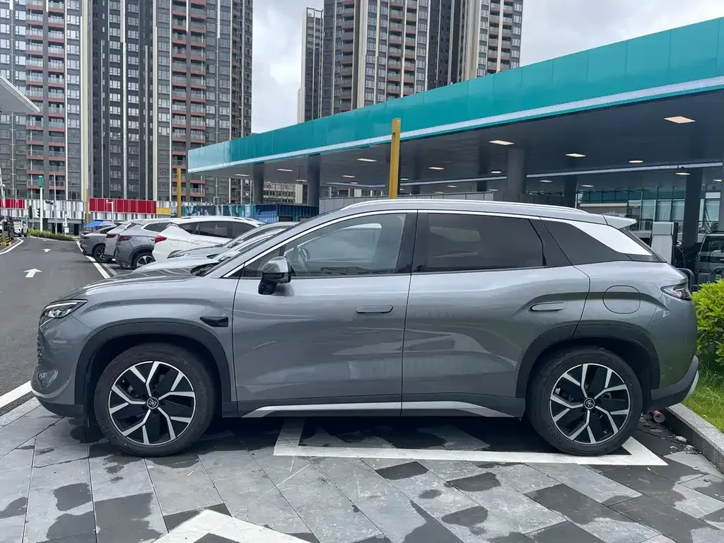 BYD L DM-i — фото 8