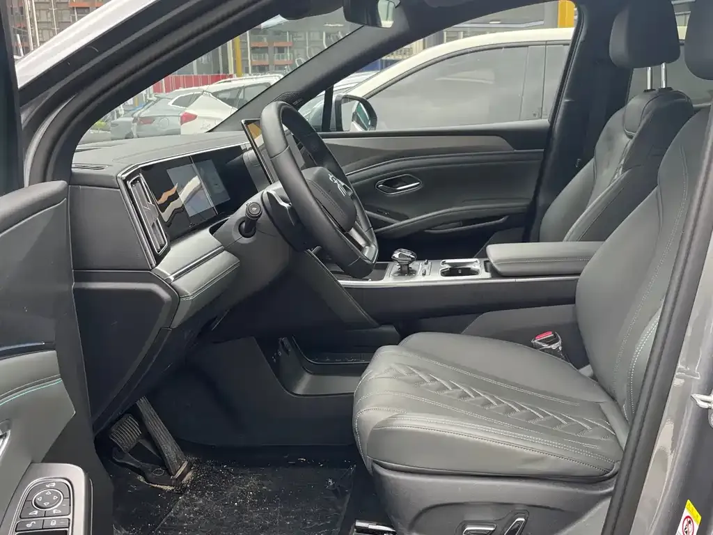 BYD L DM-i — фото 3