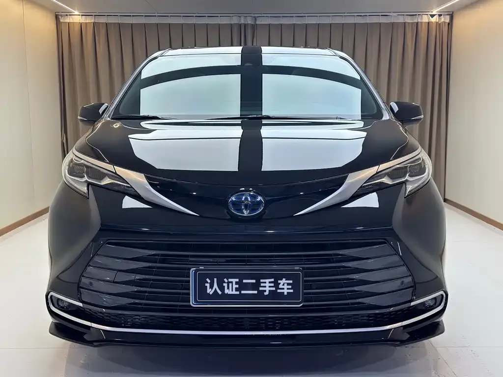 Toyota Sienna — фото 9