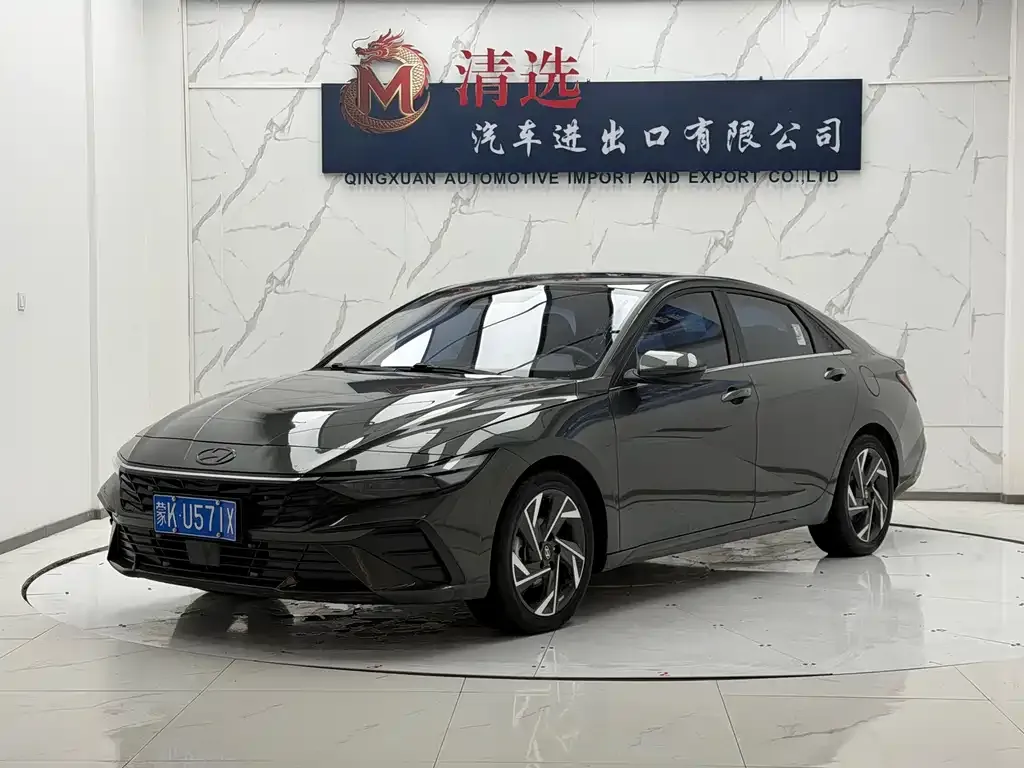 Hyundai Elantra — фото 1