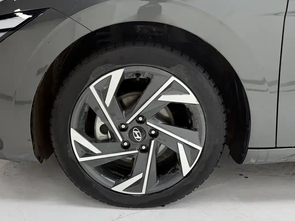 Hyundai Elantra — фото 10