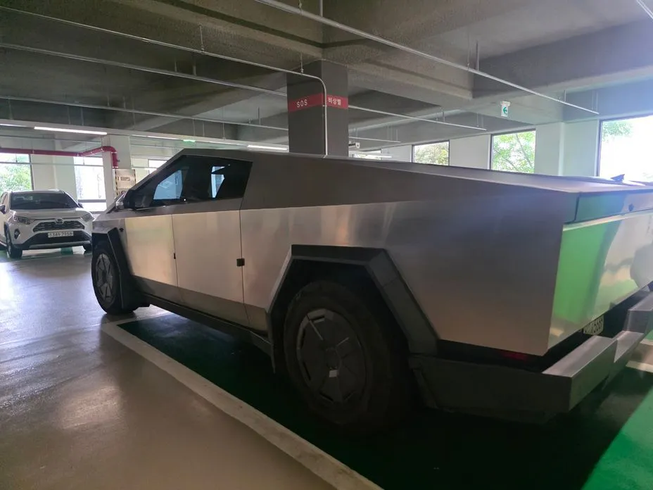 Tesla Cybertruck — фото 3
