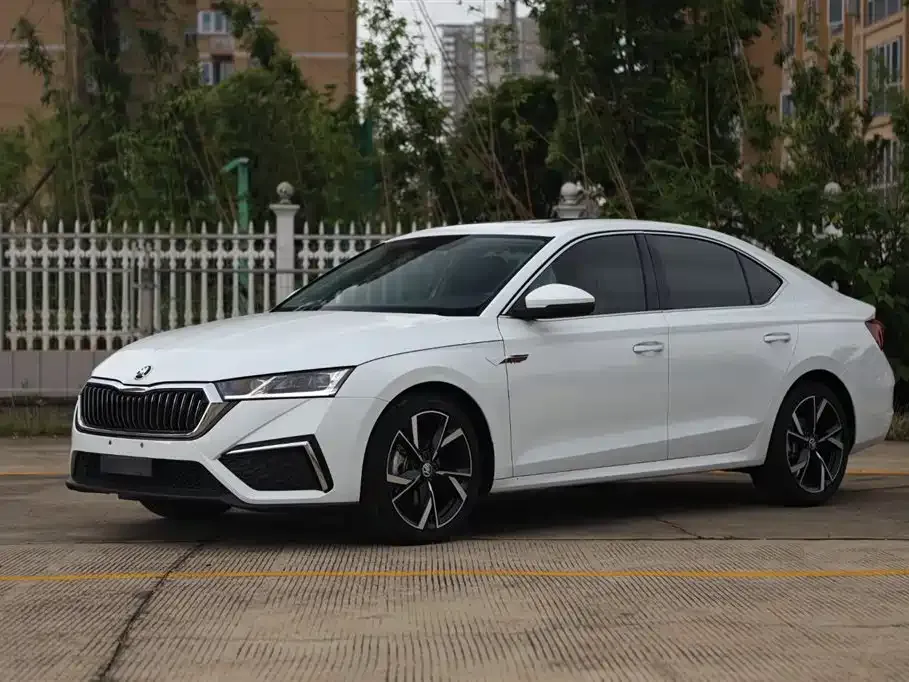 Skoda Octavia — фото 1