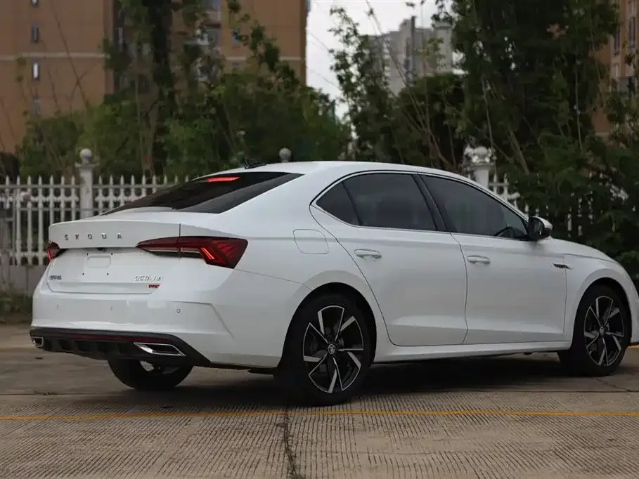 Skoda Octavia — фото 5