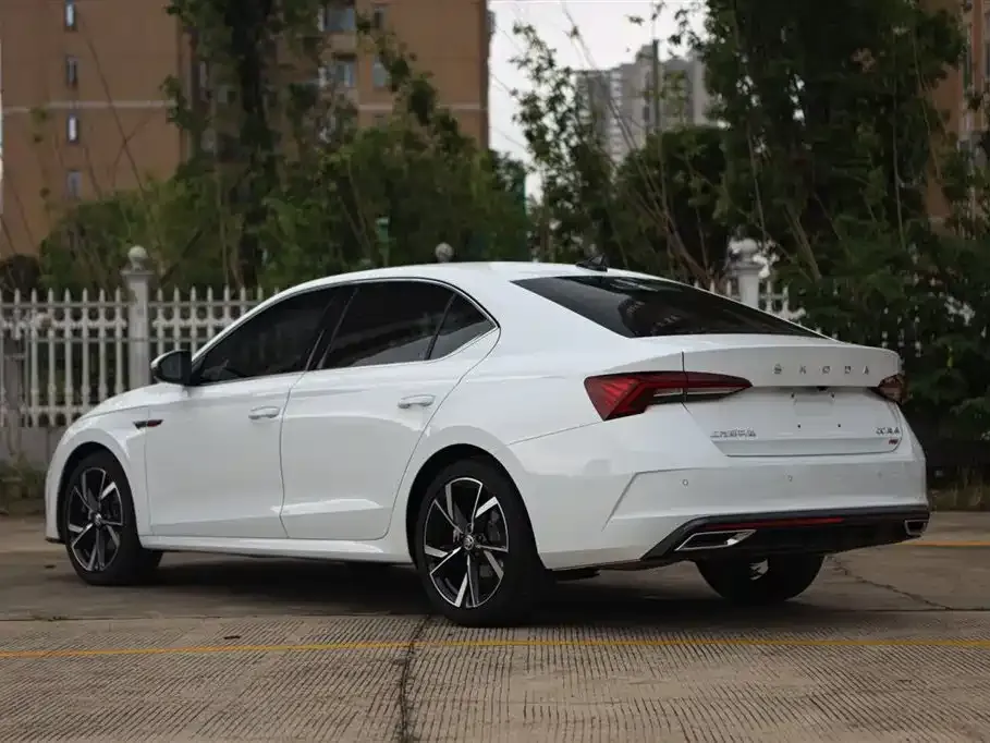 Skoda Octavia — фото 4
