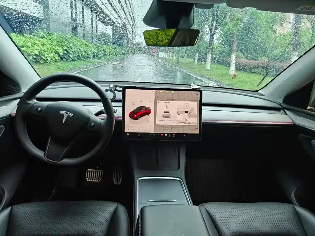 Tesla Model Y — фото 3
